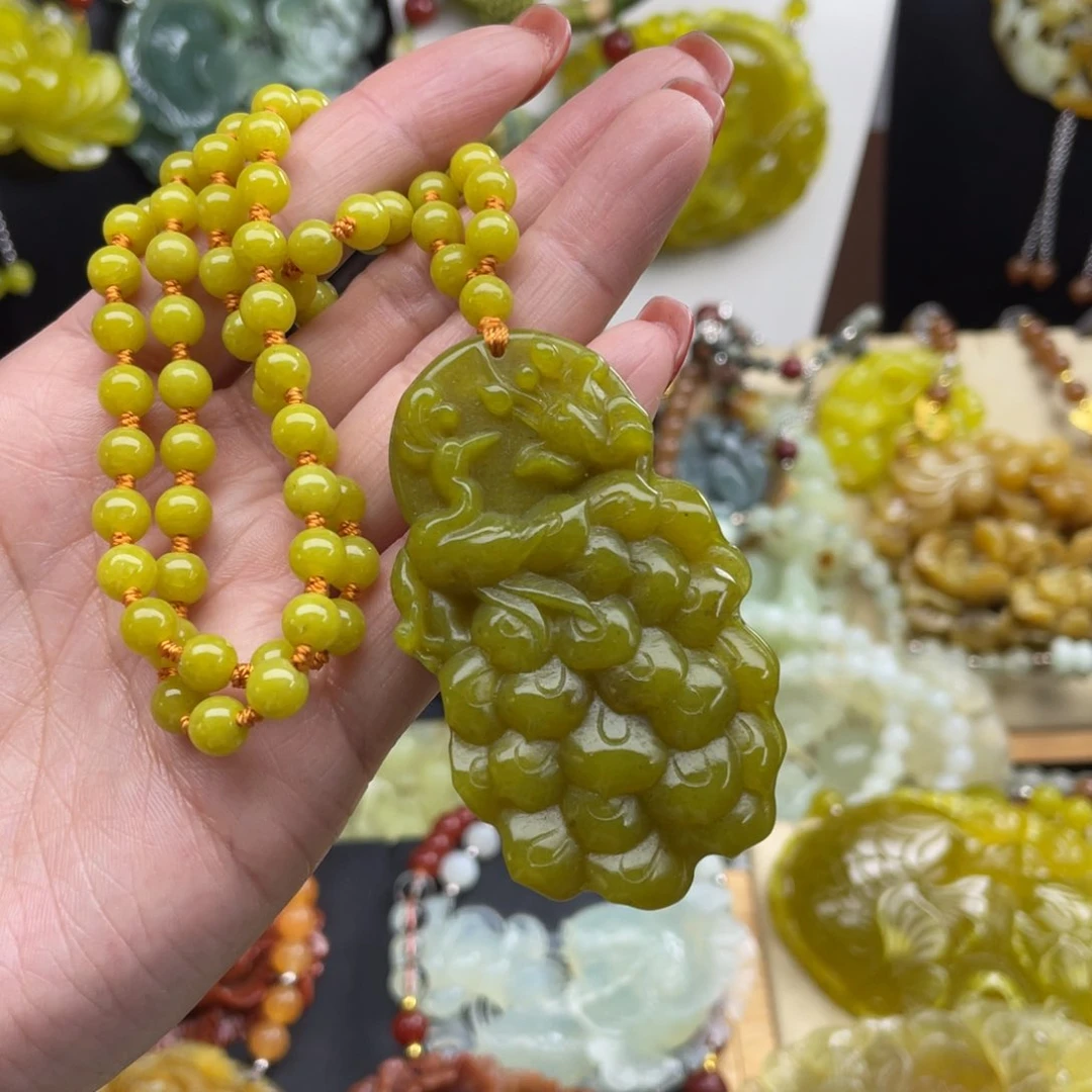 未镶嵌蛇纹石玉颈饰