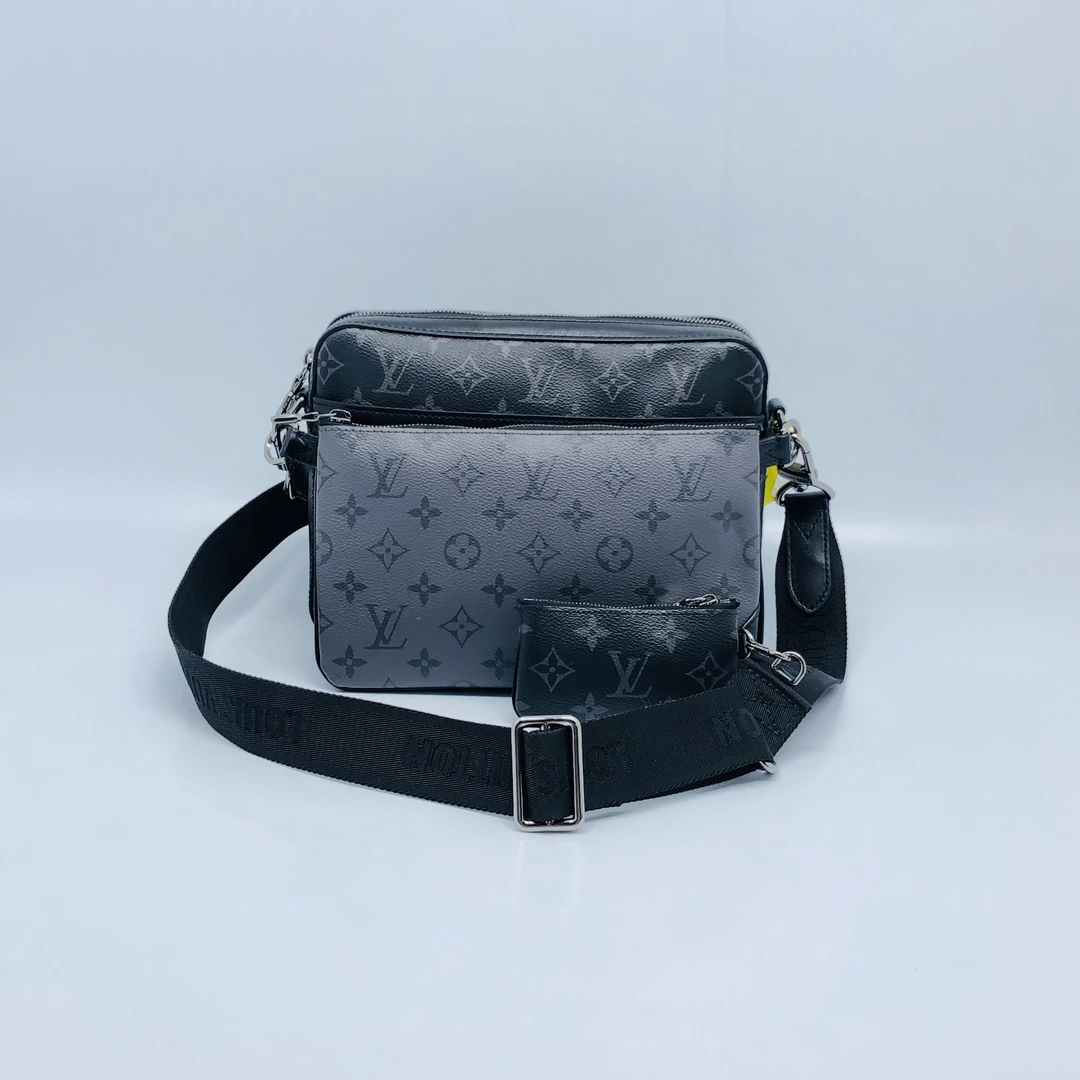 99新 LouisVuitton/路易威登 黑花三合一邮差包/4680号 芯片款