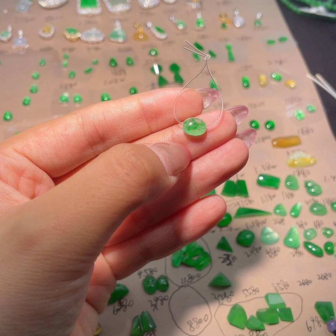 翡翠未镶嵌颈饰珠子