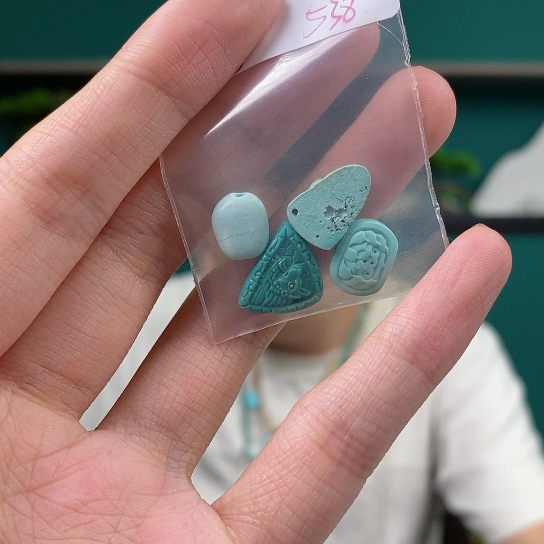 绿松石未镶嵌珠宝奇石