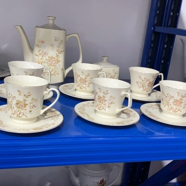 瓷片14头春蕾茶具套装有瑕疵，介意勿拍