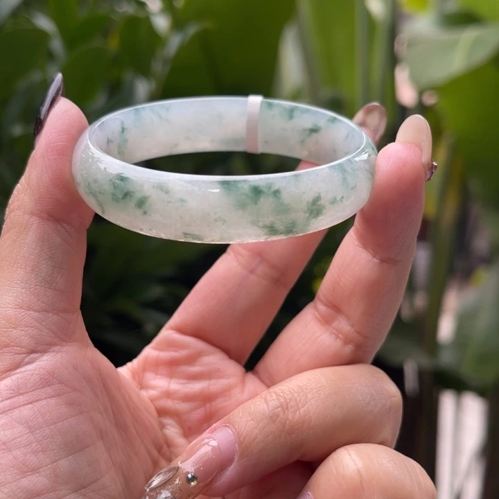 【闪购商品】翡翠手镯未镶嵌55.5贵妃