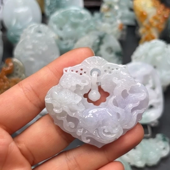 翡翠未镶嵌颈饰翡翠