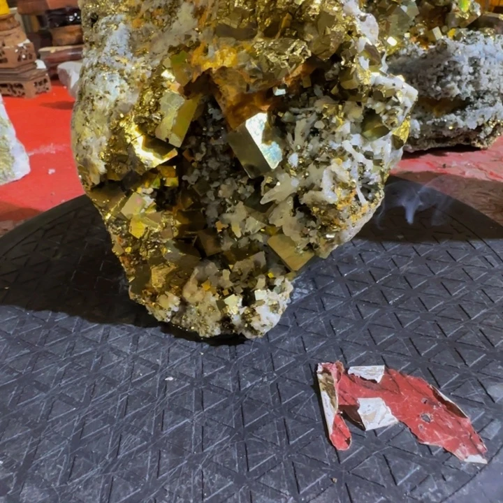 全***意金属水晶共生矿原矿