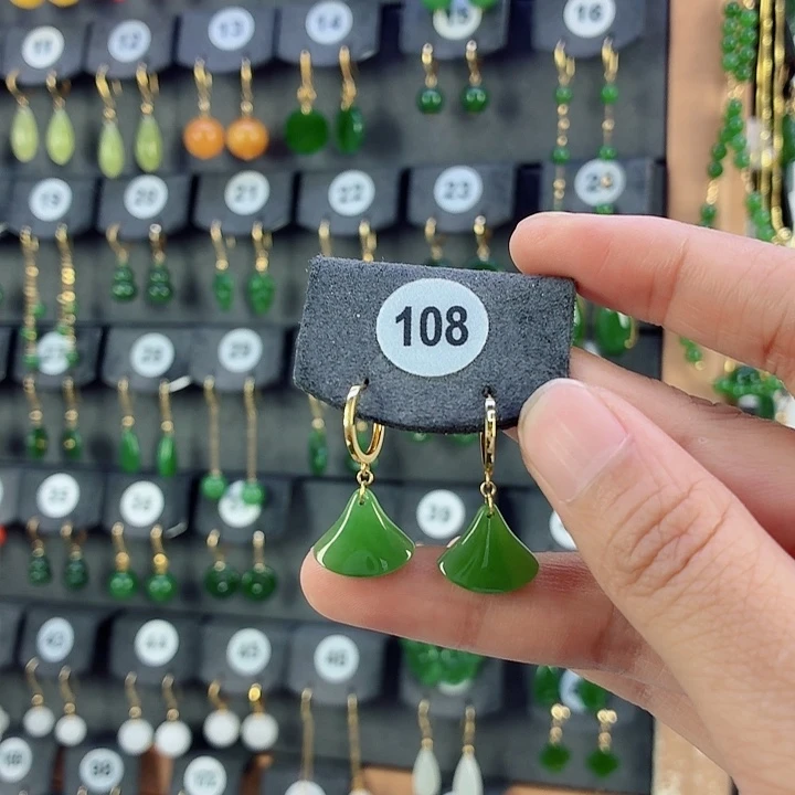 和田玉18K金镶嵌耳饰