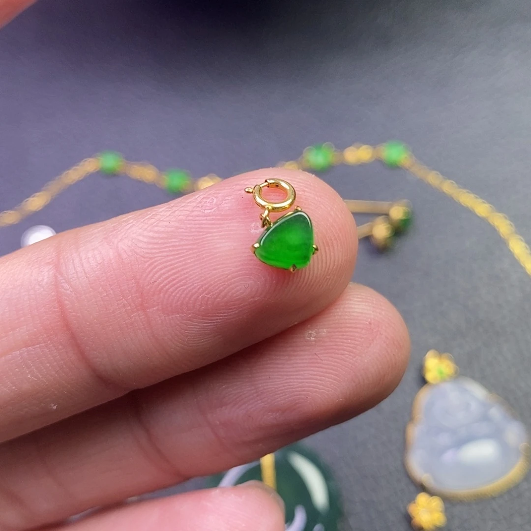 颈饰18K金镶嵌翡翠