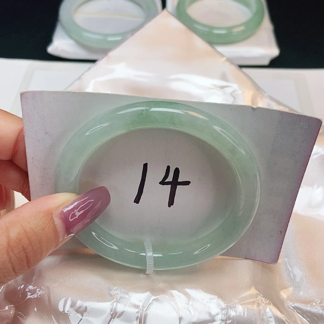 翡翠手镯未镶嵌 圆条51+