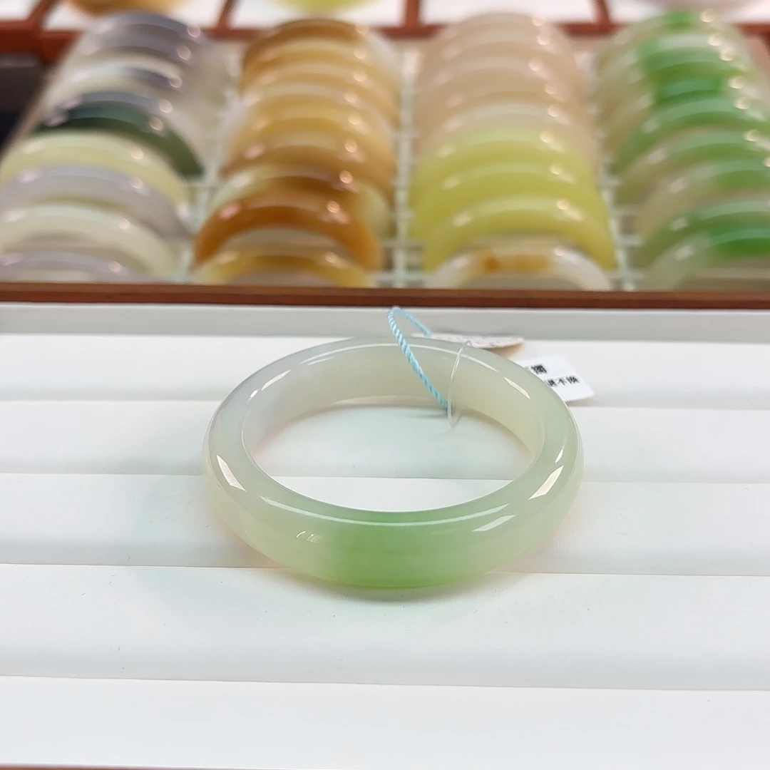 和田玉未镶嵌手镯【白底翠】