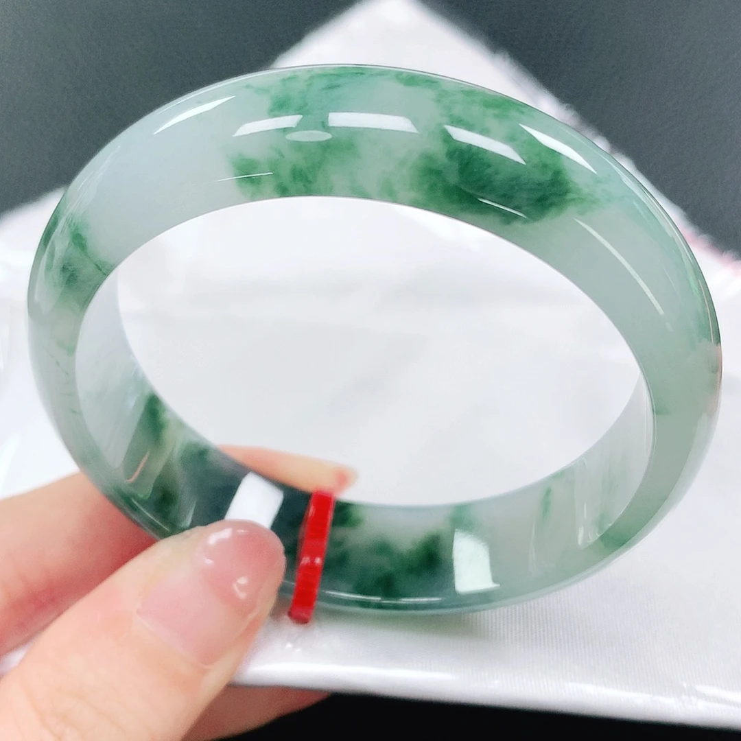 翡翠手镯未镶嵌55圈