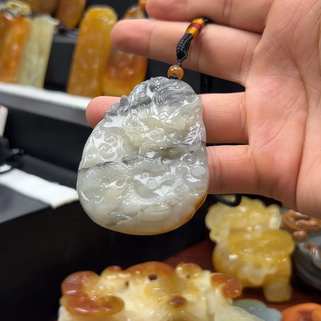 未镶嵌石英质玉（黄龙玉）黄龙玉