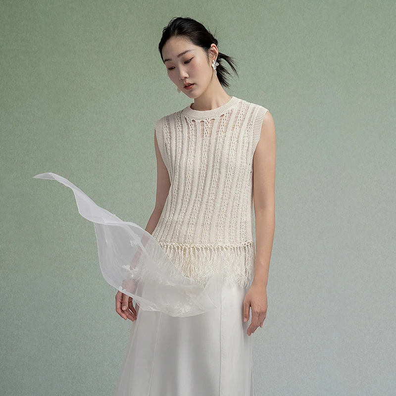 生活在左镂空提花毛织上衣肌理感流苏设计2025早秋新款针织衫女