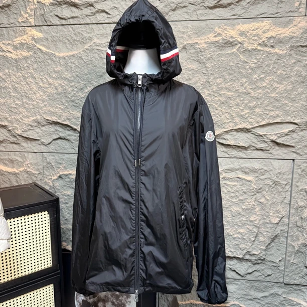 99新 MONCLER 胸围56衣长68 3码 蒙口 彩条冲锋衣外套 M0091