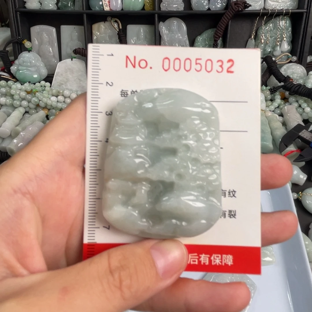 翡翠未镶嵌吊坠(不含链)瑕疵