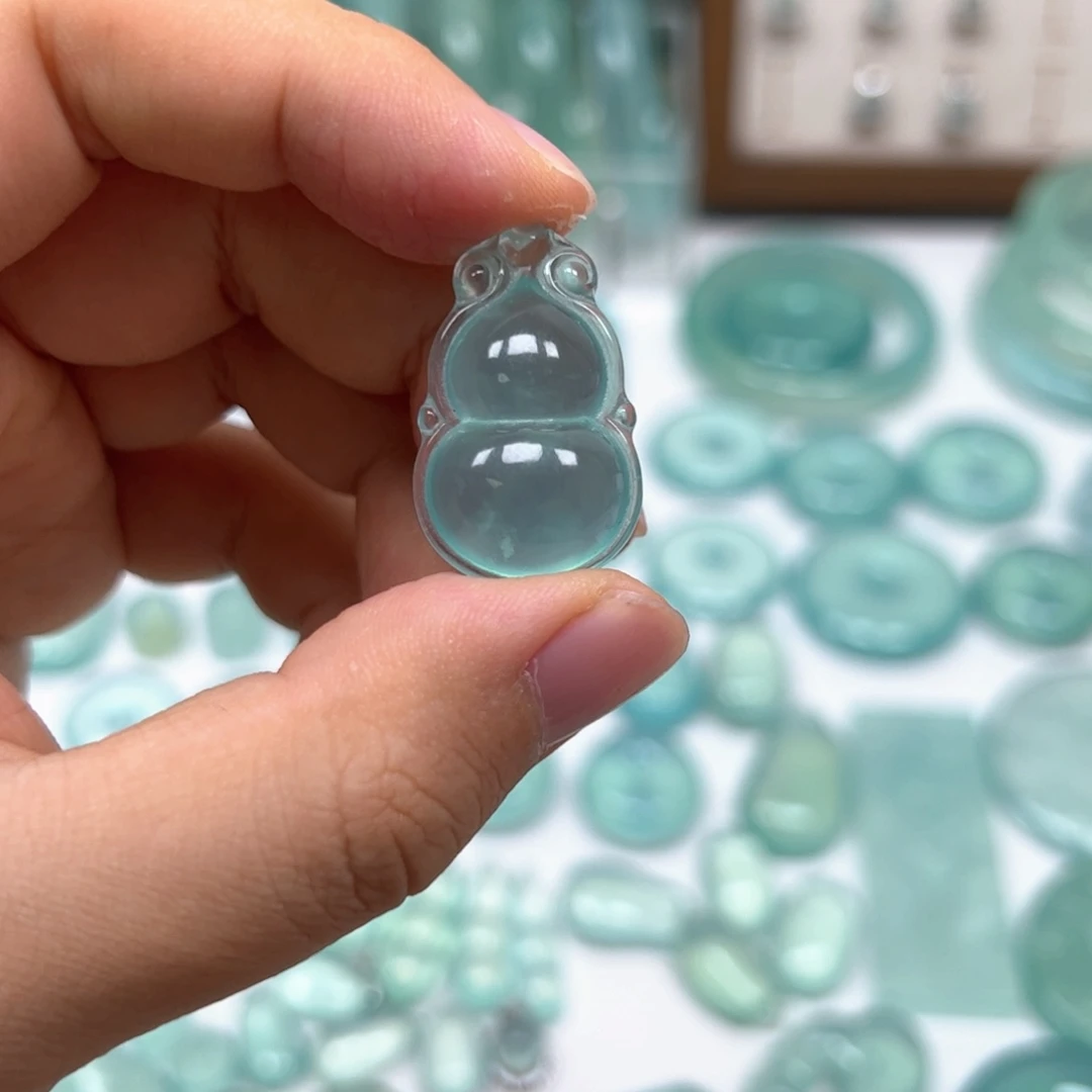 未镶嵌蛇纹石玉颈饰久**伊