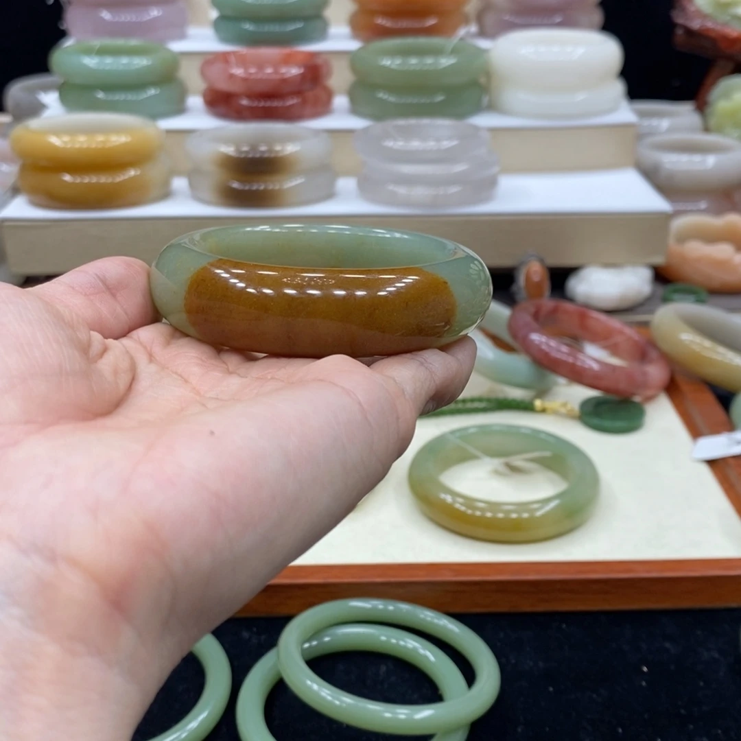 卡***爱石英岩玉未镶嵌珠宝半成品