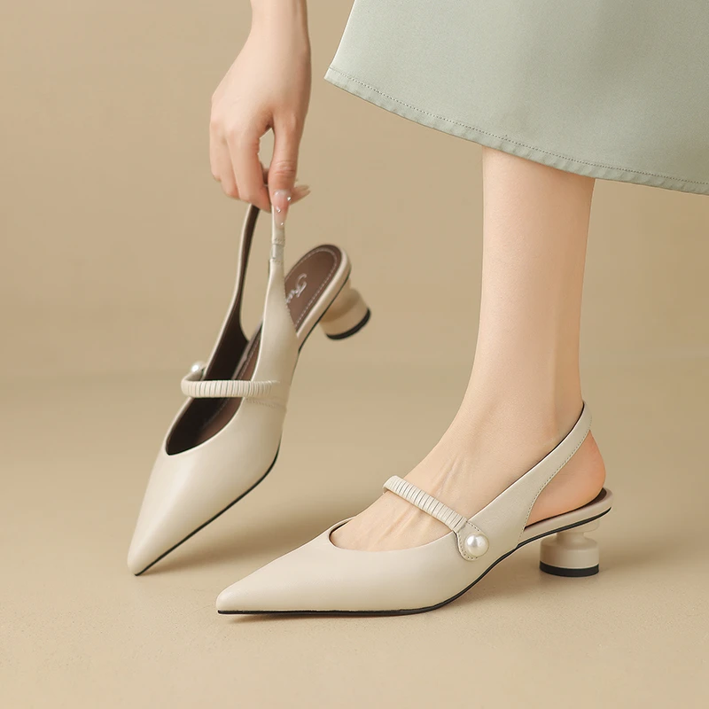 4.5cm米白色珍珠包头凉鞋粗跟百搭真皮一字扣带后空玛丽珍鞋中跟