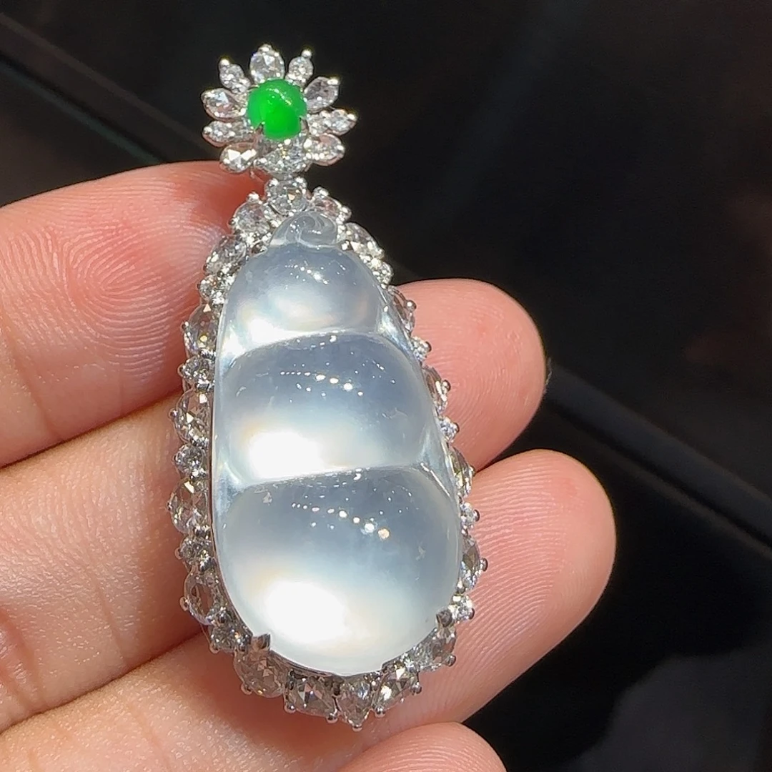 翡翠18K金镶嵌吊坠(不含链)福豆