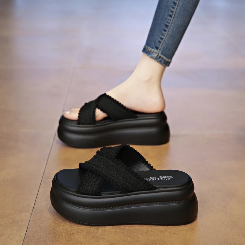 网红拖鞋女夏外穿2025新款百搭洋气搭裙子厚底增高松糕凉小码凉拖