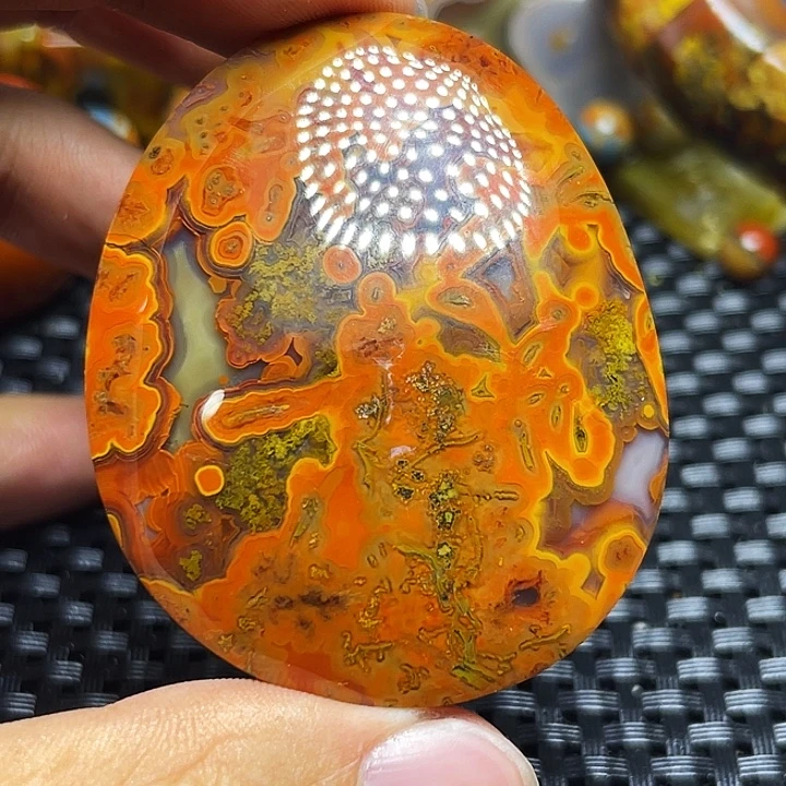 狼***抱玛瑙/玉髓未镶嵌颈饰