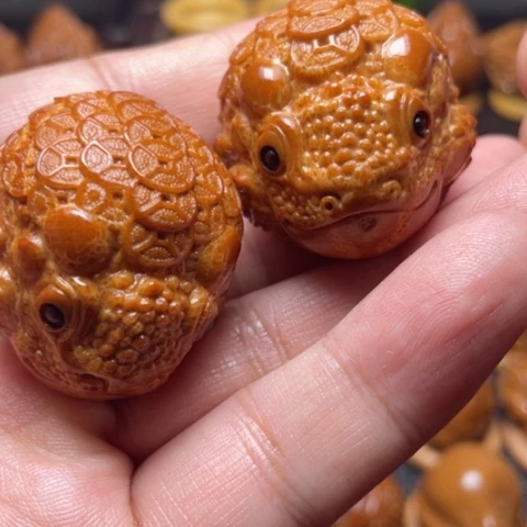 橄榄核手串/手链金币金蝉手球一对3.7左右