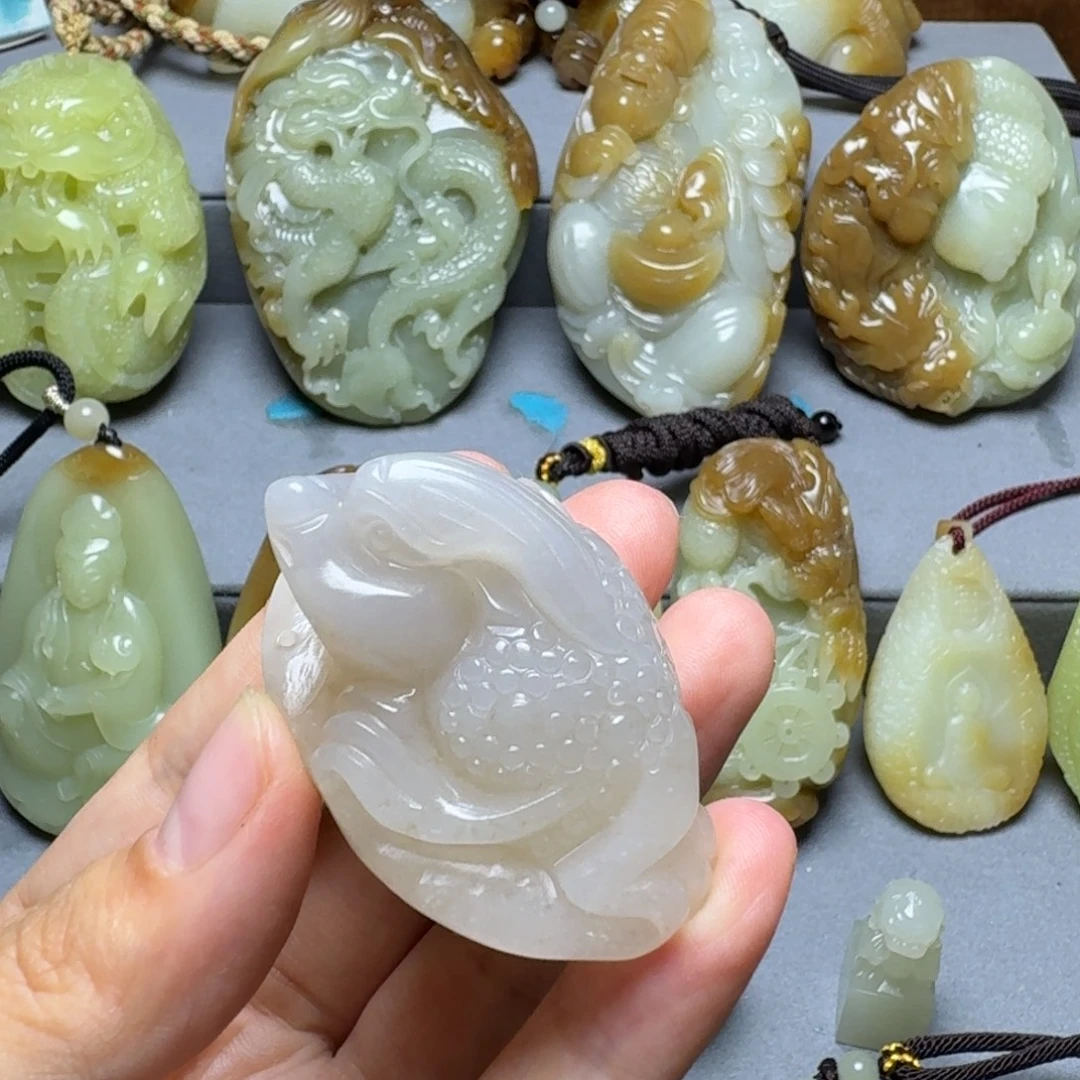 颈饰未镶嵌和田玉