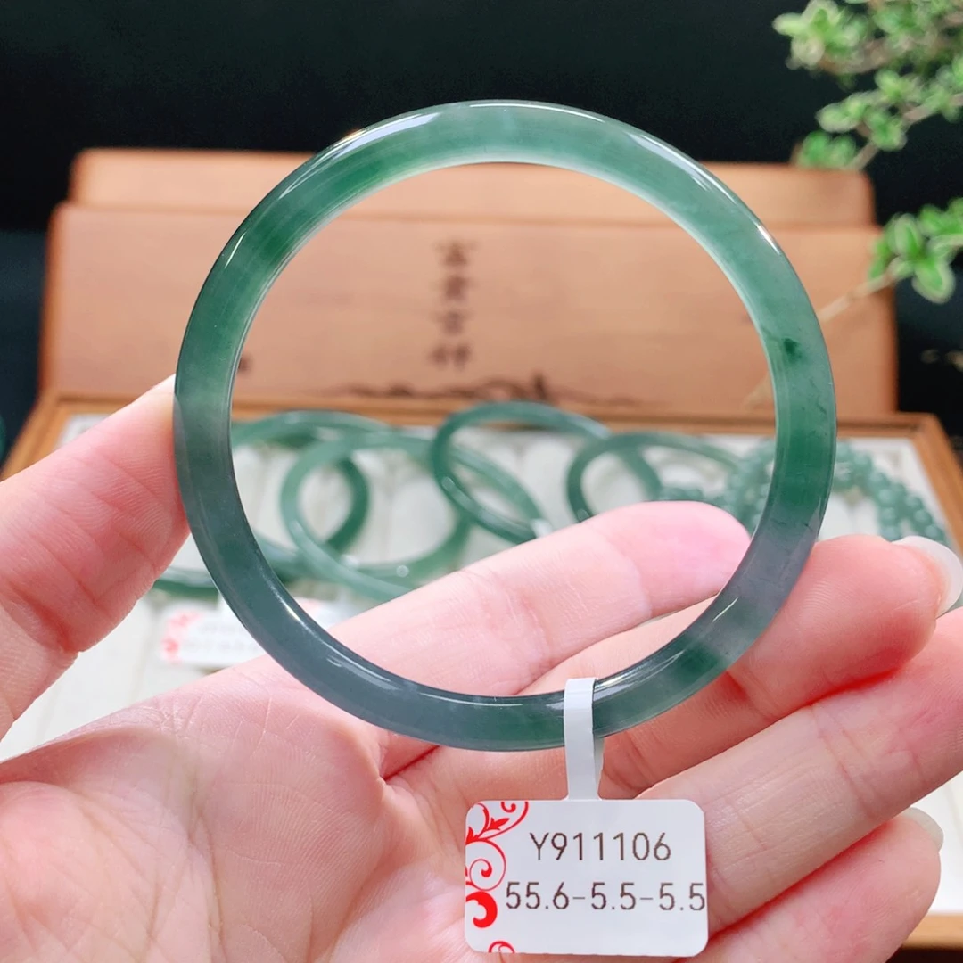翡翠手镯（圆镯）未镶嵌