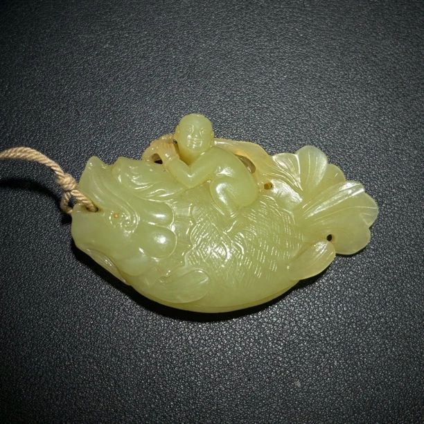 清代和田黄玉鱼化龙把件/古94255