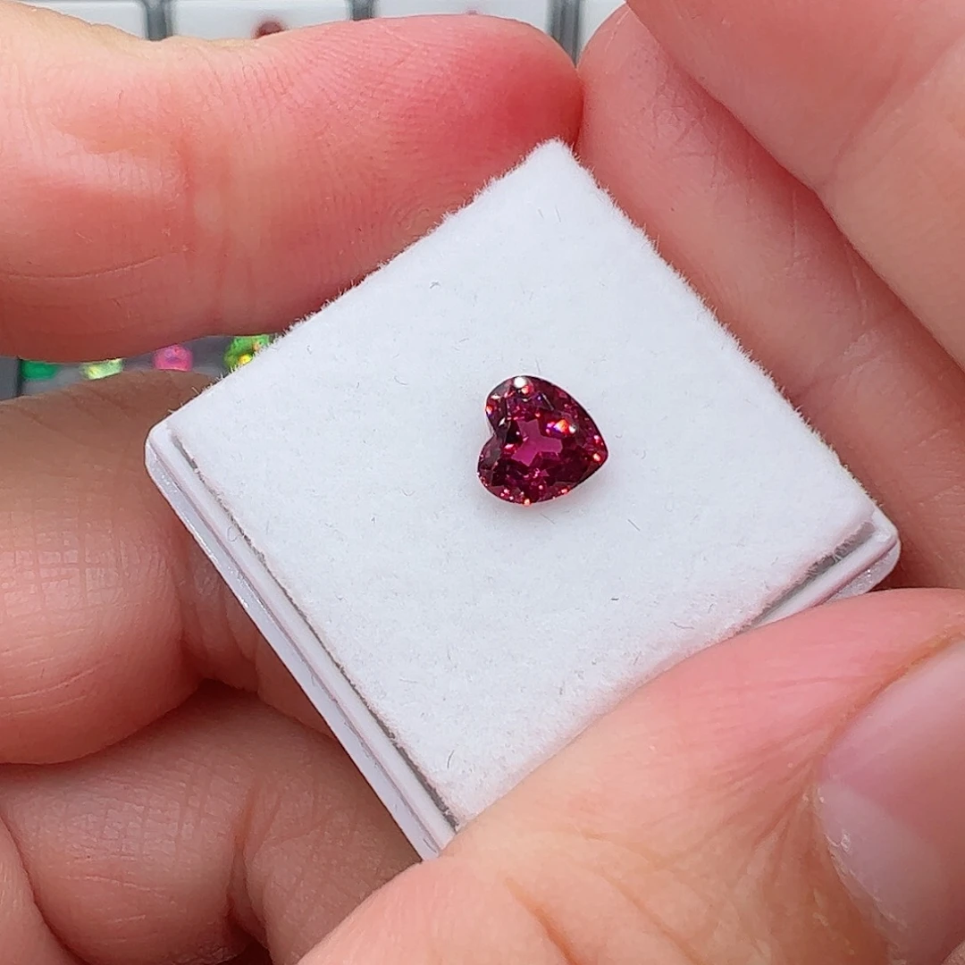 石榴石（紫牙乌）心6裸石未镶嵌