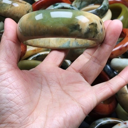 蛇纹石玉手镯未镶嵌颍*