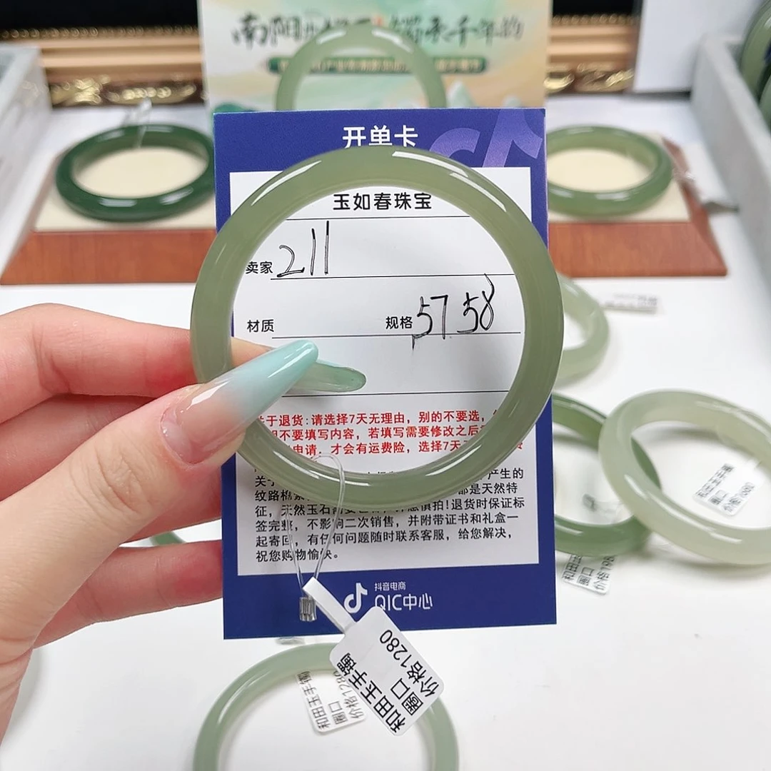 和田玉手镯未镶嵌