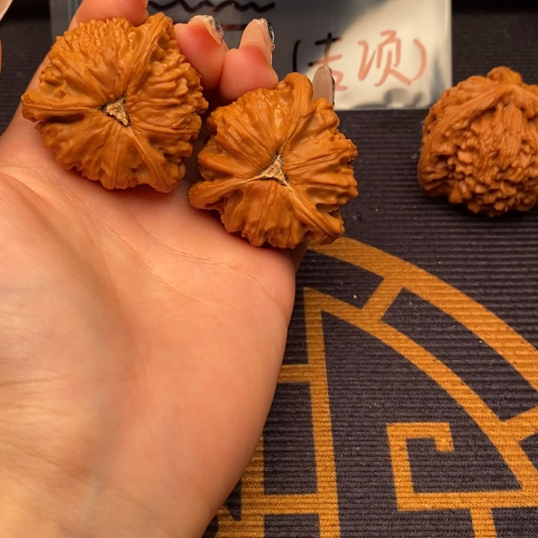 张***纵吊坠文玩核桃白狮子