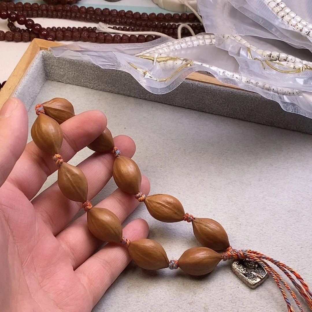 橄榄核吊坠。。。。。。。。。。。。