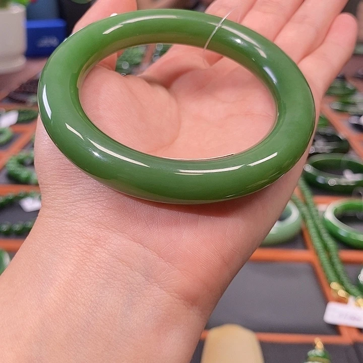 和田玉（碧玉）手镯未镶嵌冰底辣阳绿胖圆