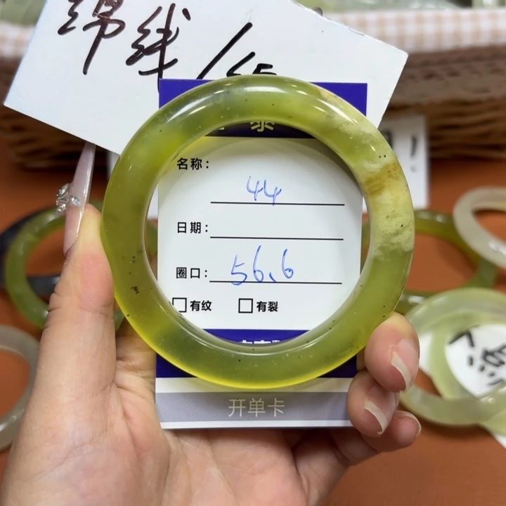 未镶嵌岫玉手镯天然