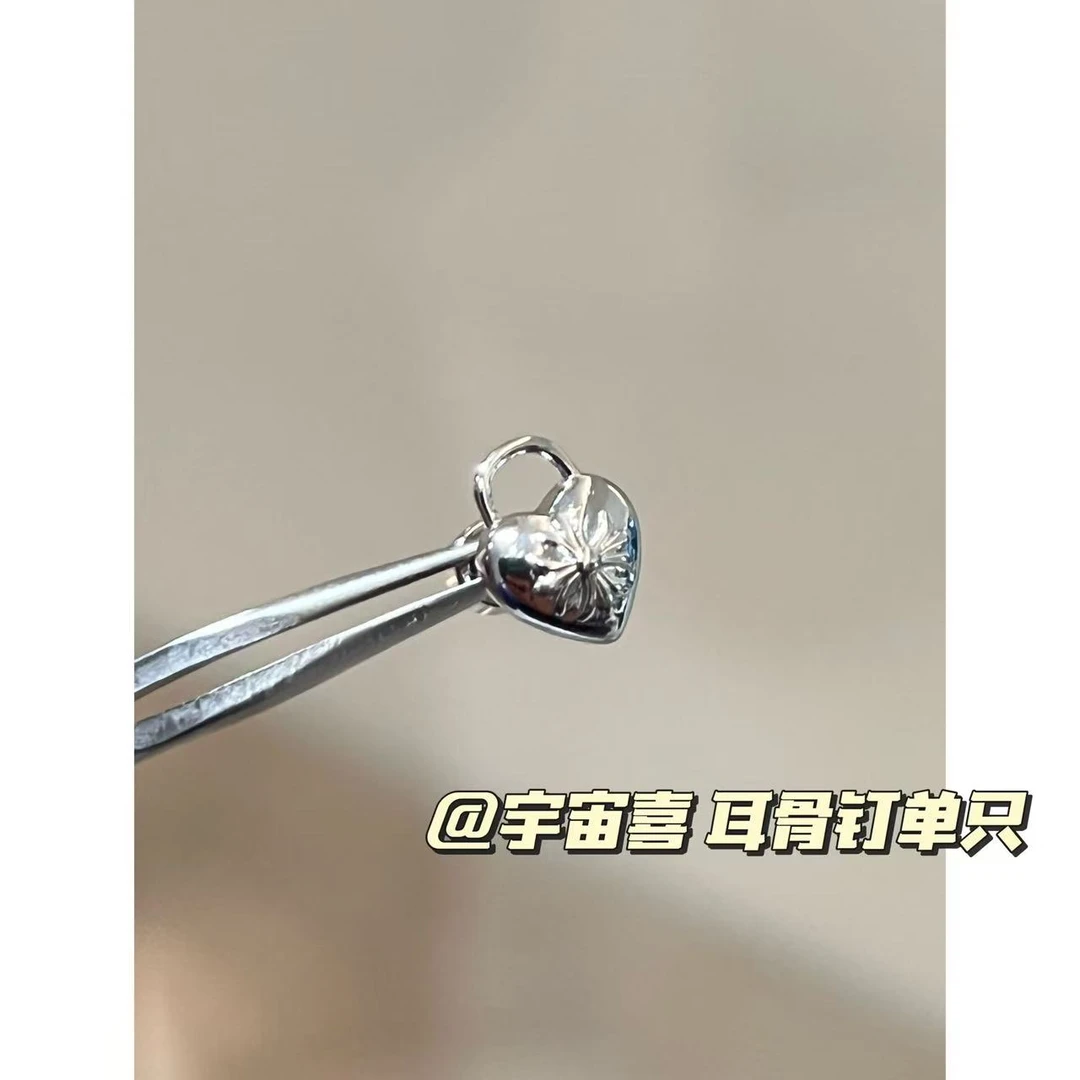 钛钢耳饰  【银色米子花爱心小锁旋拧耳骨钉】单只