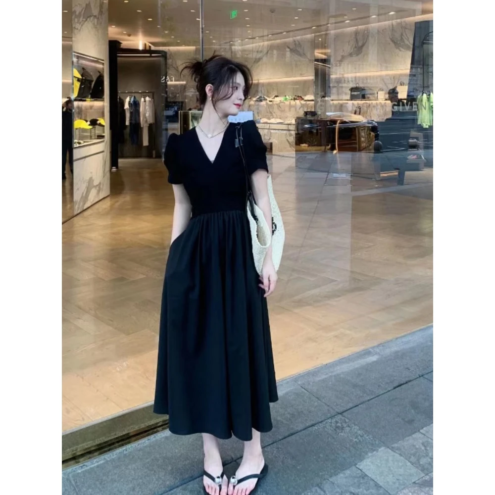 拼接设计感气质V领短袖连衣裙女2025夏季新款收腰显瘦别致小黑裙