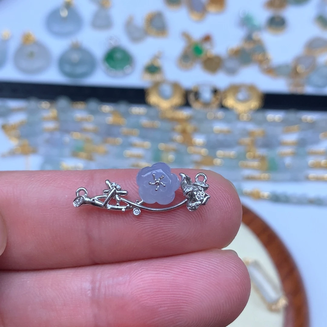 翡翠18K金镶嵌吊坠(不含链)莲花珠