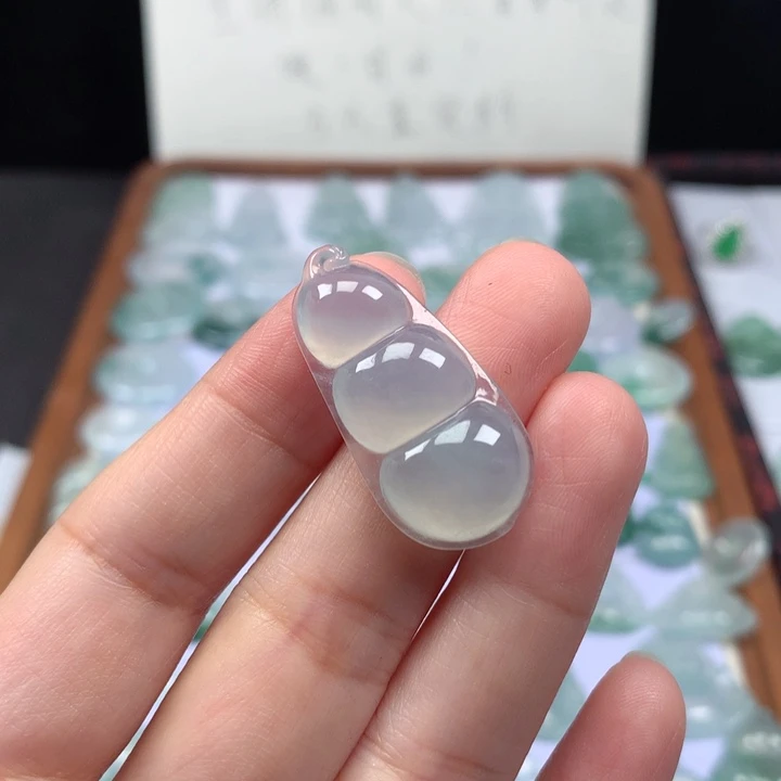 颈饰未镶嵌翡翠冰种福豆