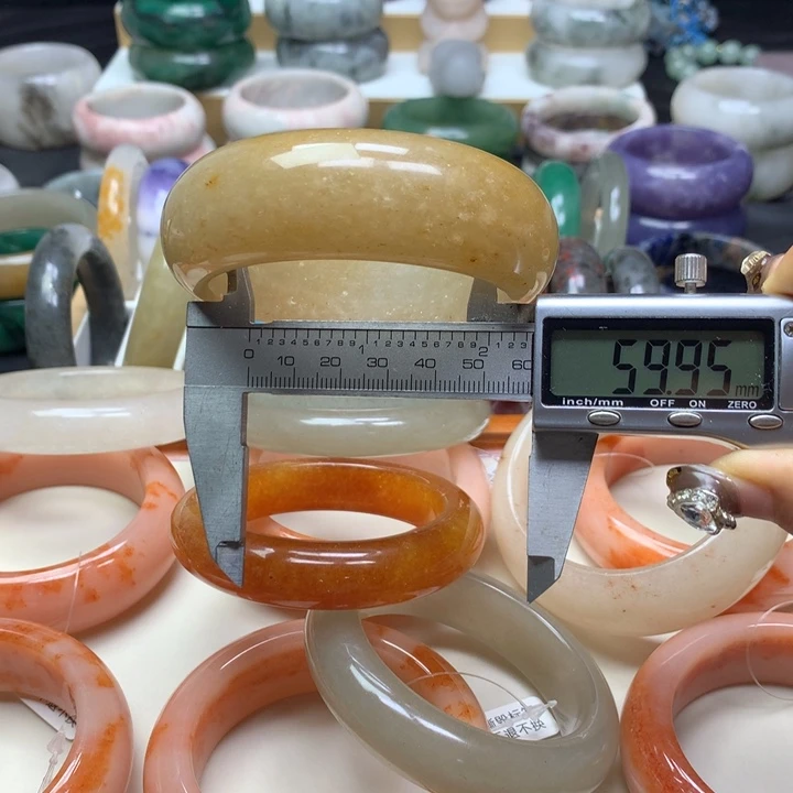 未镶嵌手镯石英质玉