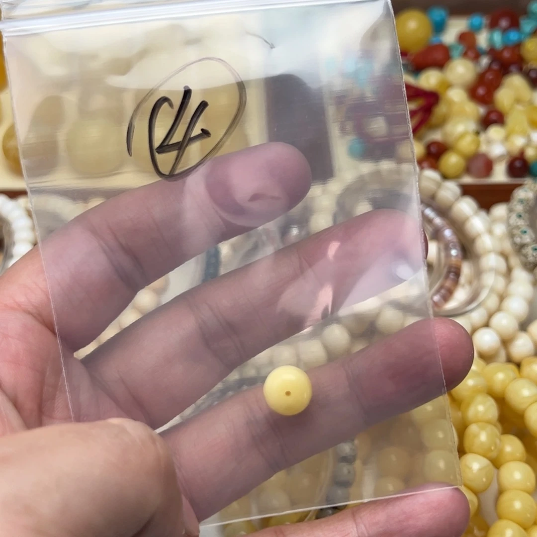 琥珀裸石未镶嵌瑕疵处理