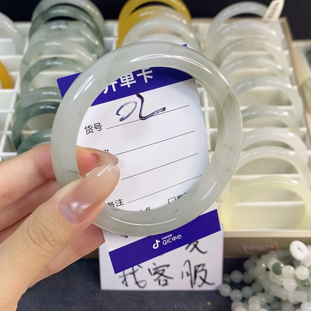 未镶嵌手镯石英质玉