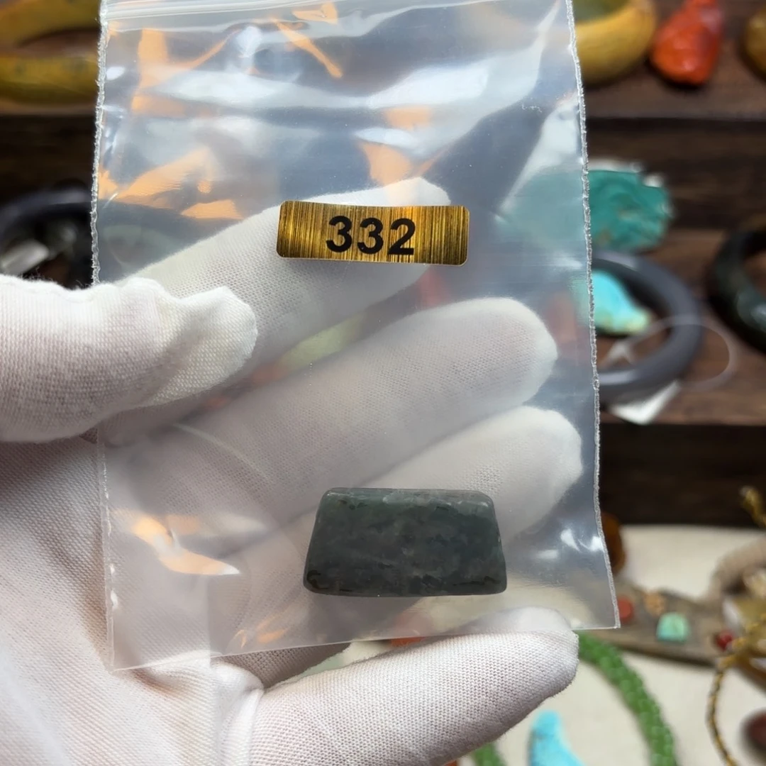 岫岩河磨玉（透闪石质玉）颈饰未镶嵌