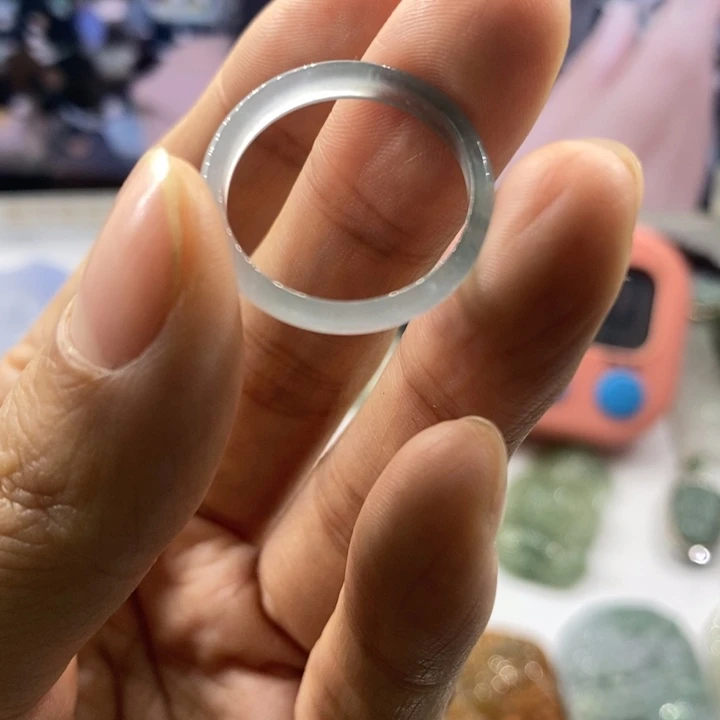 姚***远翡翠未镶嵌吊坠(不含链)