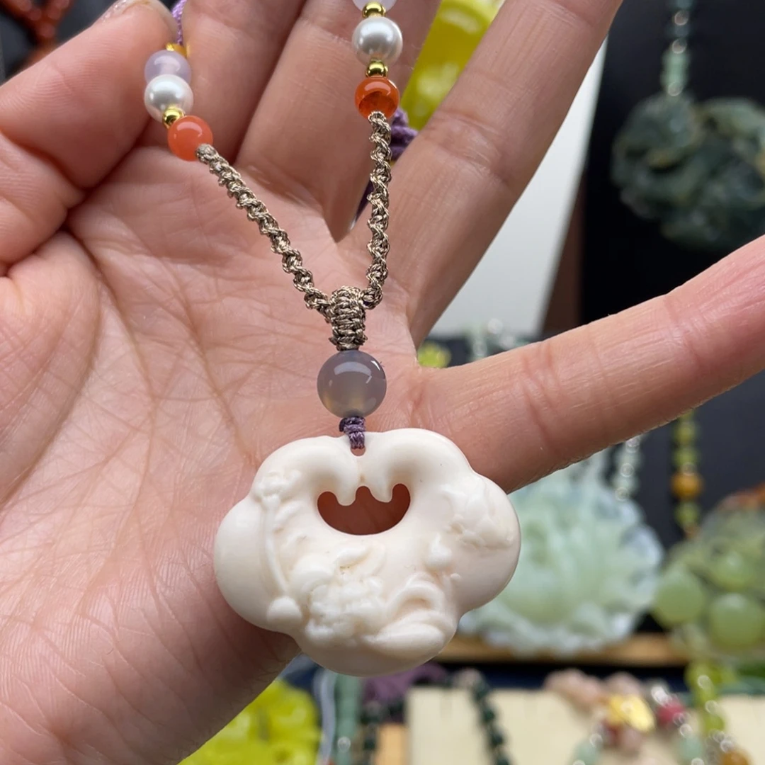 蛇纹石玉未镶嵌颈饰