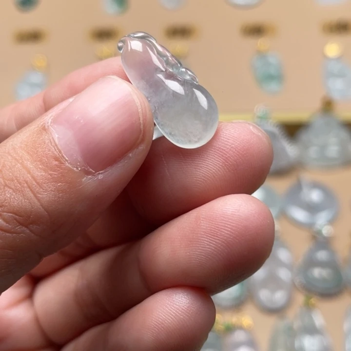 翡翠未镶嵌颈饰瓜