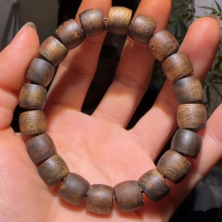 沉香手串乌身圆叶鼓珠1.1手串11克+