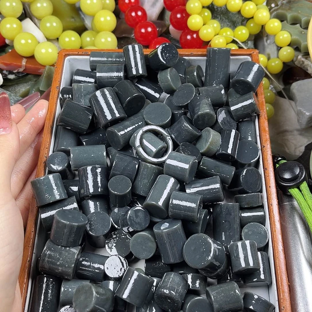 颈饰未镶嵌和田玉（糖玉）