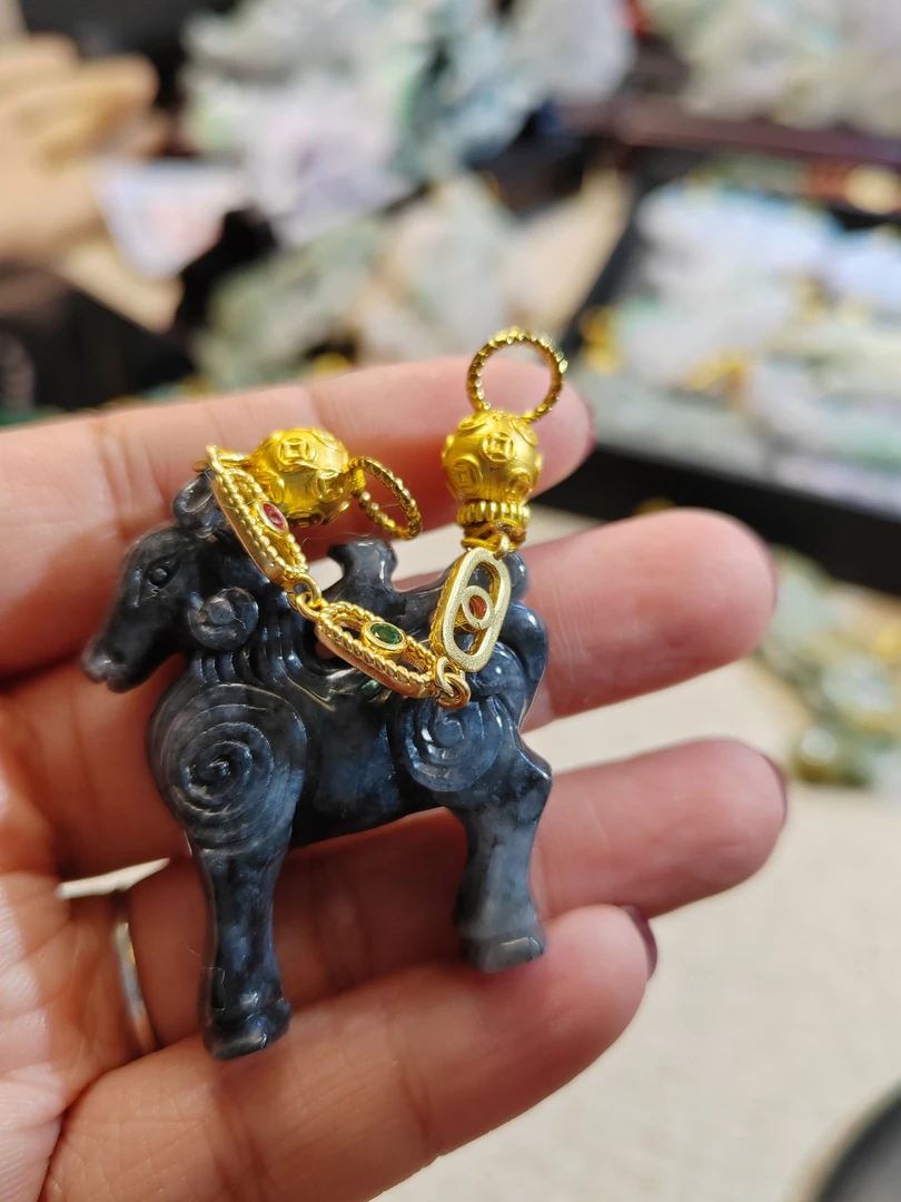 翡翠乌鸡吊坠小马坠子