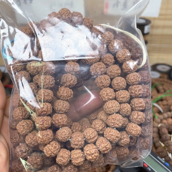 阿***牌吊坠金刚菩提平细一条雪花梅花一条