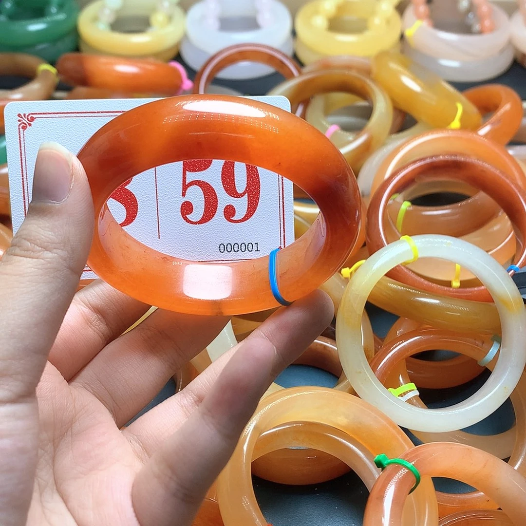 未镶嵌石英质玉（黄龙玉）手镯